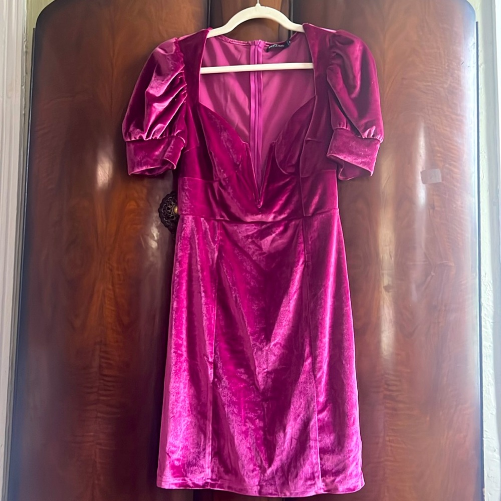 Super fun velvet V bar puff shoulder mini dress